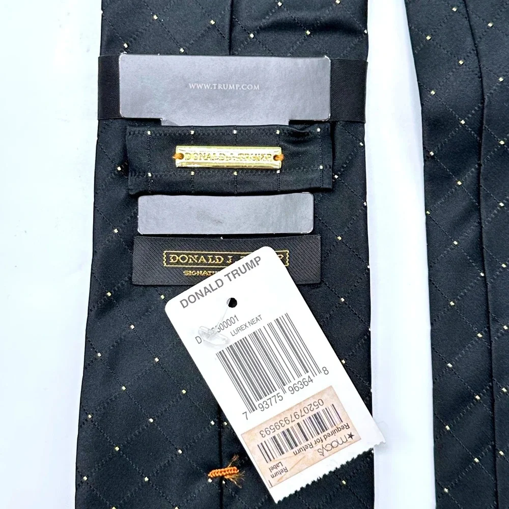Donald J. Trump Signature Collection Black Gold Lurex Silk Blend Necktie 3.25
